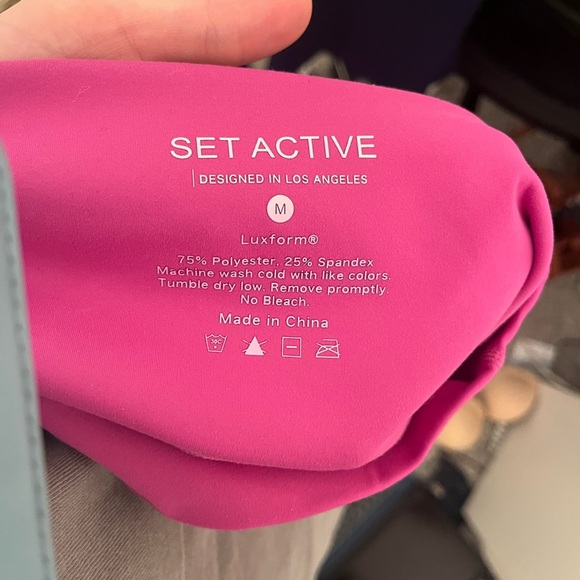 SET Active x Revolve Legging Medium Hot Pink - Picture 4 of 4